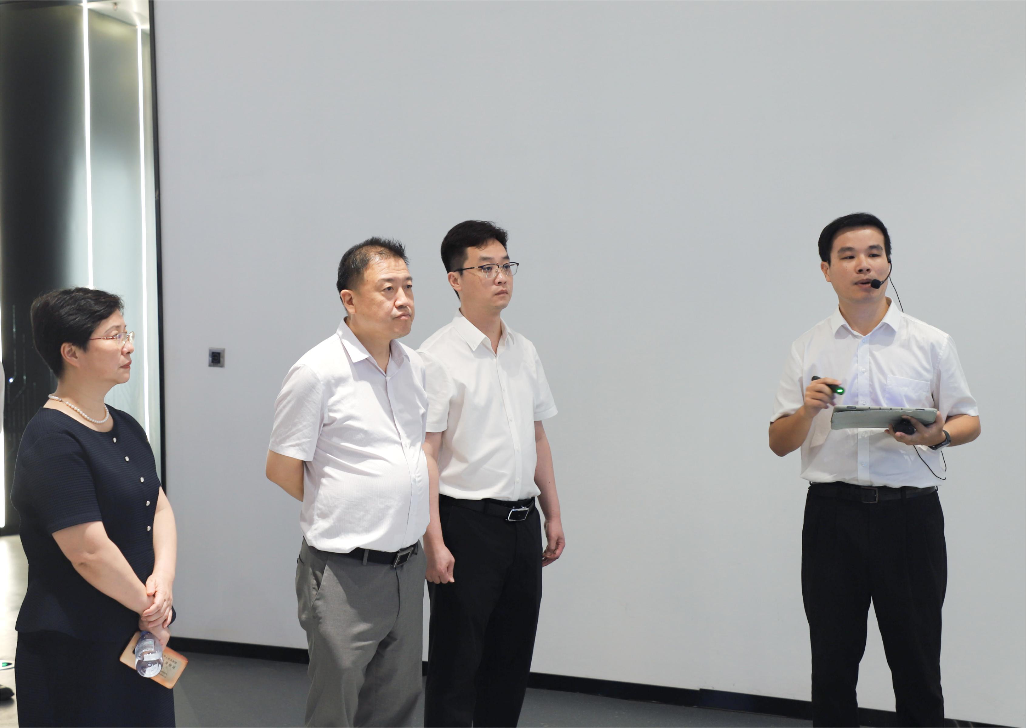 中国软件评测中心副主任吴志刚一行到数字广西集团调研.jpg